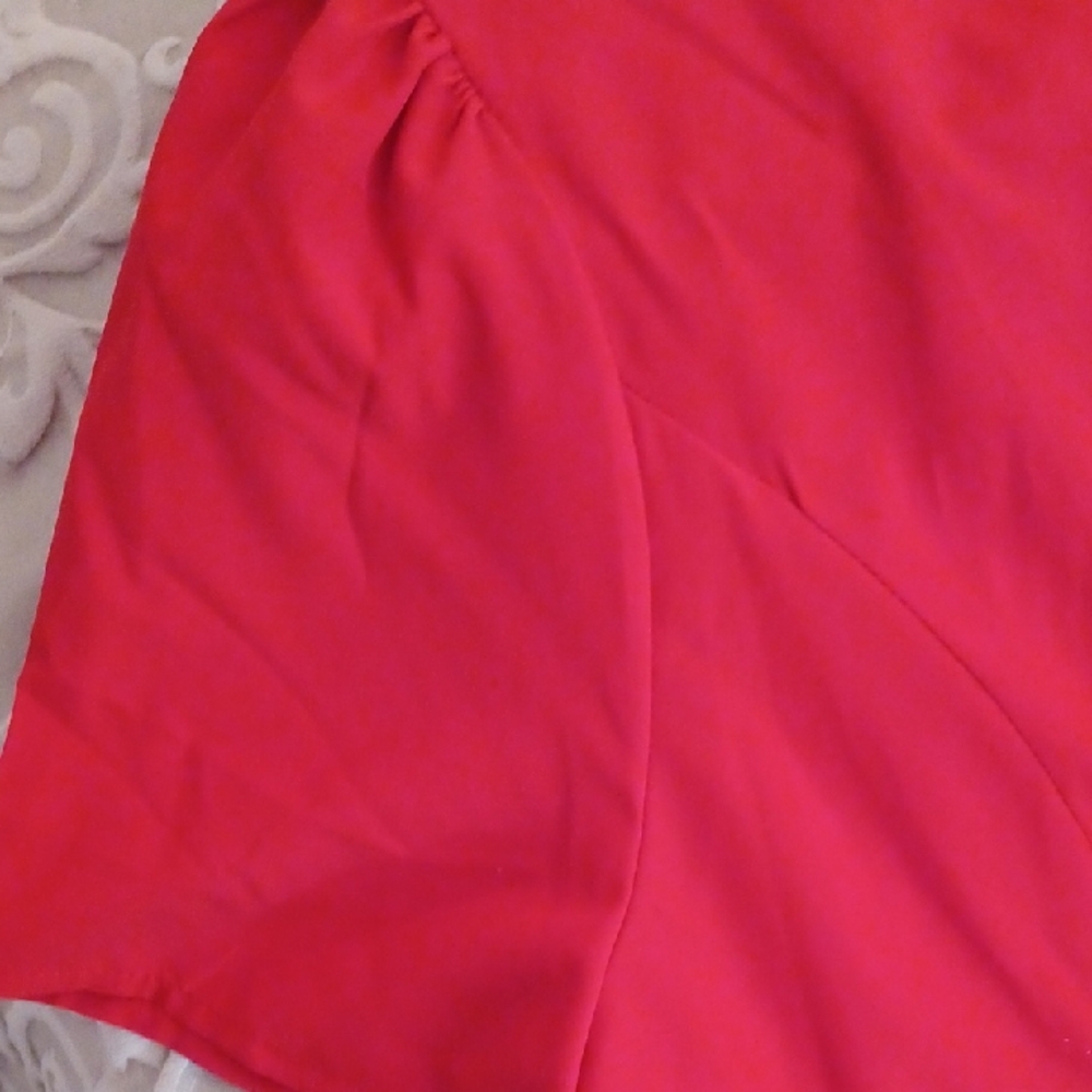 SHEIN Red Short-Sleeve Peplum Top with Gold Bow Buttons - Picture 4 of 7
